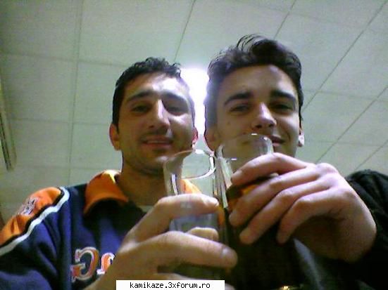 Pentru vizitatori-lasati aici ce vretzi voi :) - Asa se cinstesc doi prieteni in SPANIA :) - ..::K@MiK@Ze::..